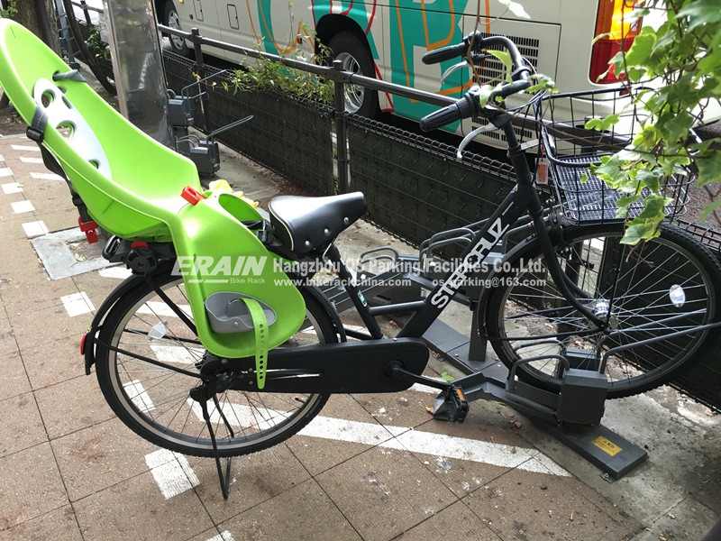 Intelligent bike rack with lock